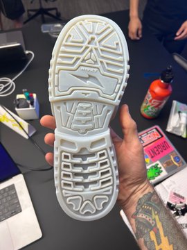 KaydotGee's tweet photo. NEW FORGING EVENT AHEAD 🧪⚒️ FOR NFT OWNERS

RTFKT x Nike Dunk Genesis CRYPTOKICKS Sneaker, prototype physical development in progress. 👨‍🔬⚒️

Do you want to see more updates? 👁‍🗨 https://t.co/572fHX9hDN