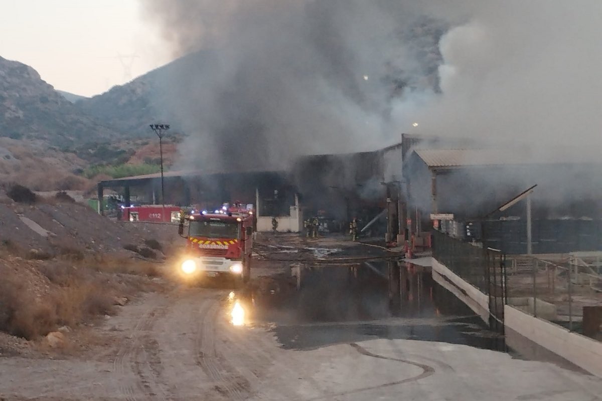 ๐ฝ๐ค๐ข๐๐๐ง๐ค๐จ ๐พ๐๐ง๐ฉ๐๐๐๐ฃ๐ ๐ช๐ธ (@bomberos_ct) on Twitter photo ๐ Sofocado un incendio en el interior de una planta de reciclaje de Escombreras.
โ
No hubo heridos, salvo un bombero que precisรณ asistencia por inhalaciรณn de humo.
๐ฉโ๐ Un retรฉn de bomberos de la planta afectada permanecerรก esta noche vigilando.
โInfo: cartagena.es/detalle_noticiโฆ ๐ Sofocado un incendio en el interior de una planta de reciclaje de Escombreras.
โ
No hubo heridos, salvo un bombero que precisรณ asistencia por inhalaciรณn de humo.
๐ฉโ๐ Un retรฉn de bomberos de la planta afectada permanecerรก esta noche vigilando.
โInfo: cartagena.es/detalle_noticiโฆ