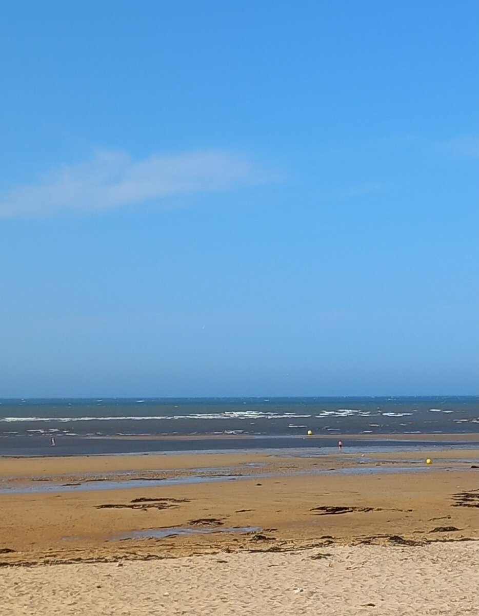 ViviFromFrance's tweet photo. .😎 WEEKEND IN NORMANDY 😎
Spending my days OFF in Normandy ➡️ What a program:
- A wonderful day at the beach ☀️🌊⛱️
- Visit & shopping in #Caen ⛪️🏰🛍
- 2 latin parties #DancingTime 💃🏼🕺🏼
And a big thought for you & your lovely family @iamNathanMoore ❤️😘
#GrayeSurMer #Normandy https://t.co/pLBkplv3eP