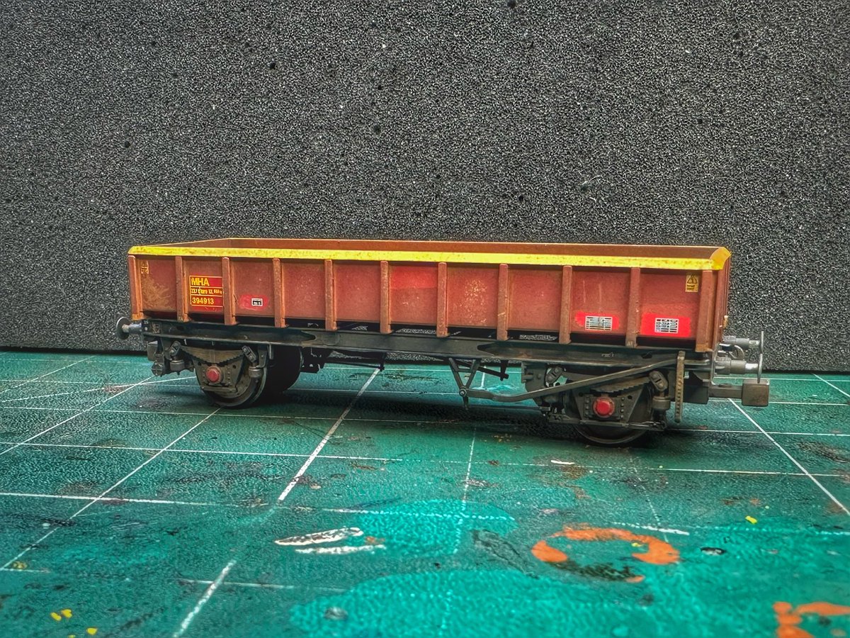 Big_Controller's tweet photo. Started the process of weathering my 18 @accurascale MHA wagons today, here’s the box fresh to the first stage #TMRGUK #mojosback https://t.co/rgJfRDriww