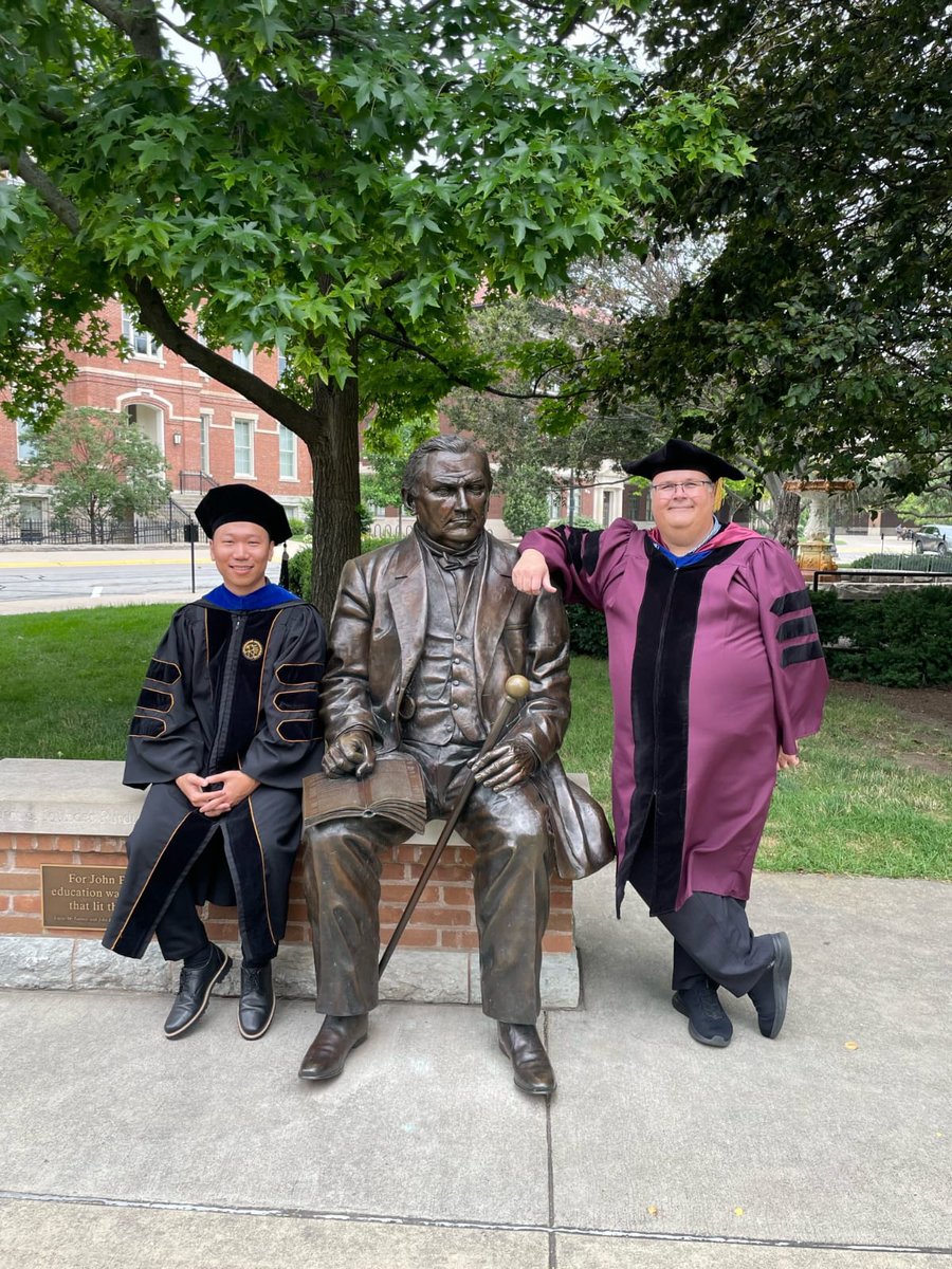 Woongsik Choi, a research assistant for the project, has just successfully completed his Ph.D. in Literacy and Language. Congratulations on this remarkable achievement, and best wishes as you embark on your new journey as a professor at the University of Illinois! 🎓🎉