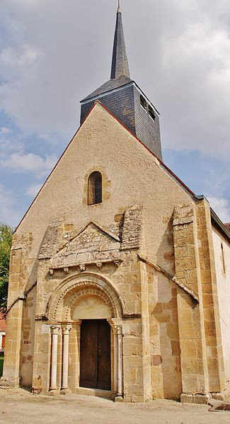 MonumentumFr's tweet photo. Eglise Notre-Dame à #Garigny (#Cher) L'église s'ouvre par un portail en arc plein cintre formé de trois rangs de claveaux moulurés. Au-dessus de ce portail, un autre larmier est orné de figures en relief. La ne...
Suite 👉 https://t.co/iCZrePqcwO
#Patrimoine #MonumentHistorique https://t.co/YjjsztnotP