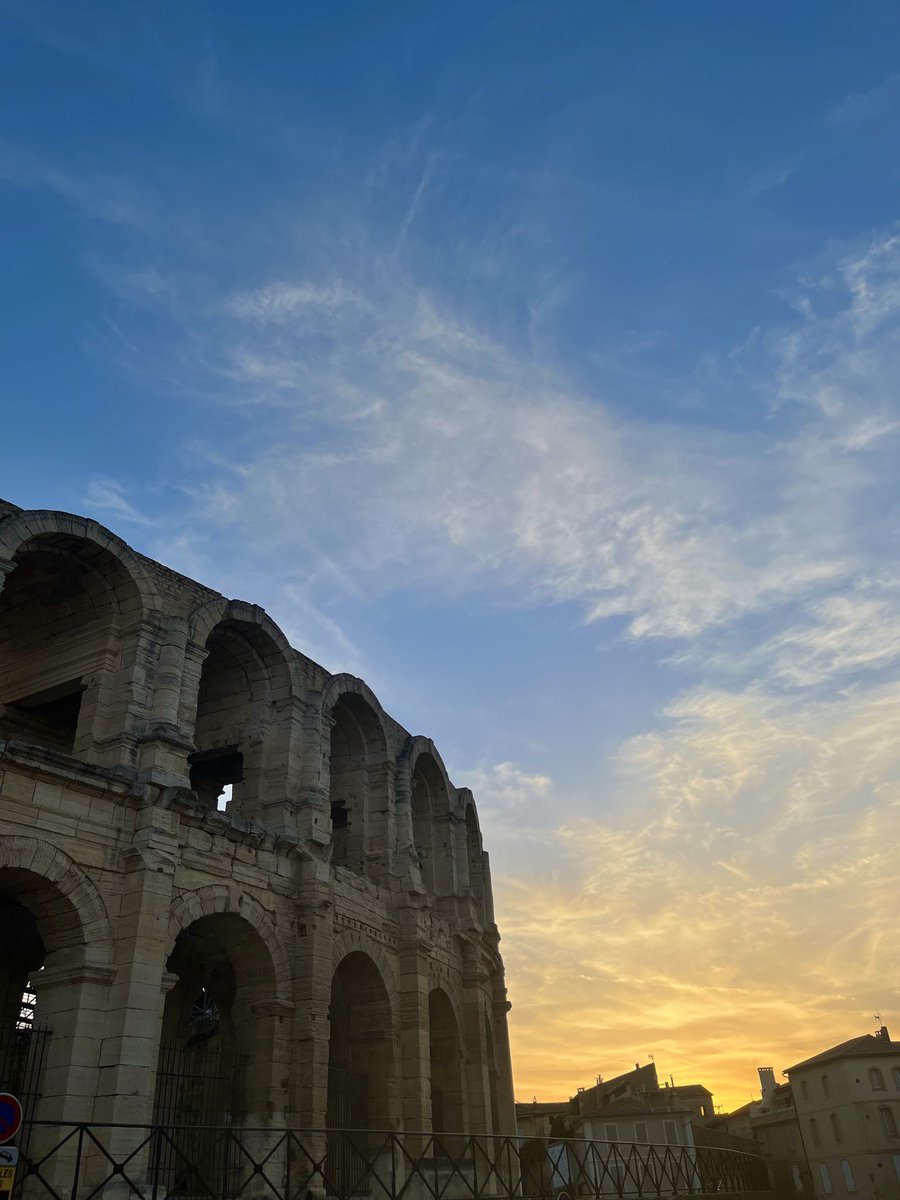 DimitriTilloi's tweet photo. L’amphithéâtre d’Arles avec le soleil déclinant. https://t.co/wr94o9y1XO