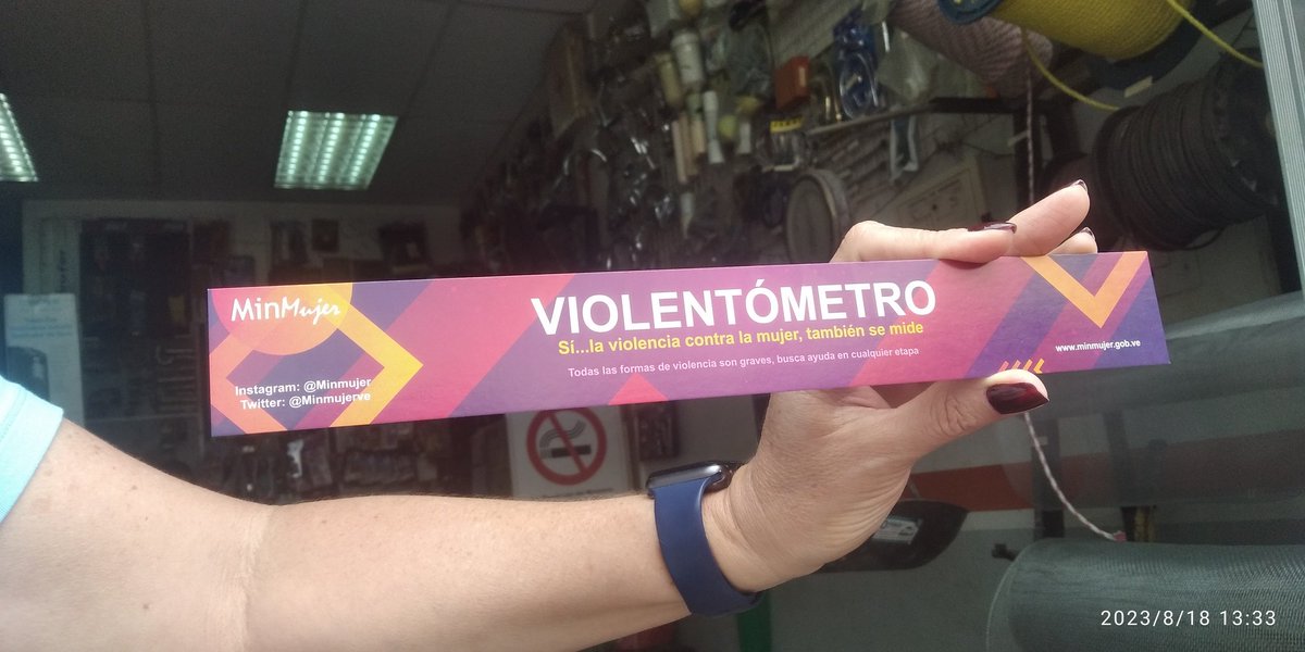Ofic_Inamujer's tweet photo. #EnDesarrollo #Inamujer realiza una jornada informativa sobre los 25 tipos de #ViolenciaDeGénero y entrega "El Violentometro" a personas de la comunidad Dos Pilitas, de la parroquia #LaPastora de #Caracas.

#VamosConLasBricoMiles
#HablaParaSalvar

@NicolasMaduro https://t.co/8eDDS9CJ8i