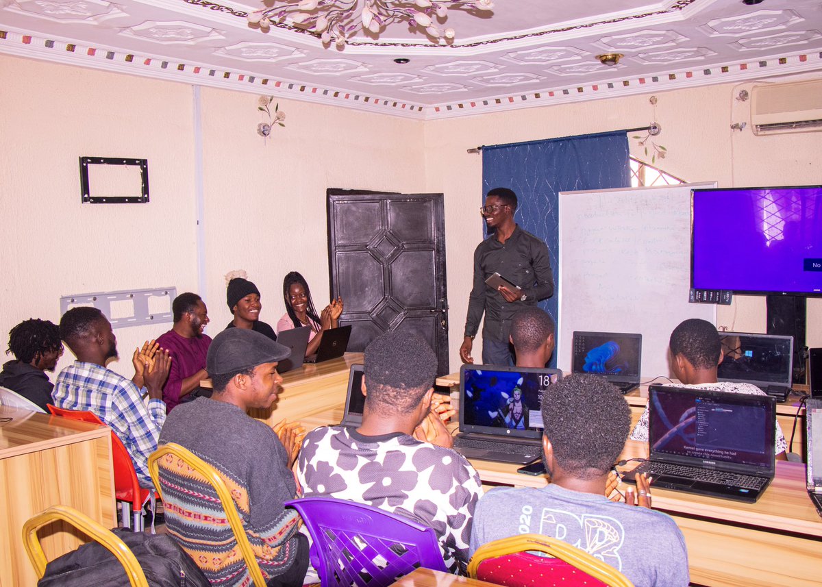 doncabih's tweet image. I find pleasure in being around greatness and great people in tech! 

The first cohort of @code_plateau UI/UX designers. @BatureNyiri did an awesome job. 
Big respect for @Princeponfa 
#codeplateau 
#Ponfamirifoundation