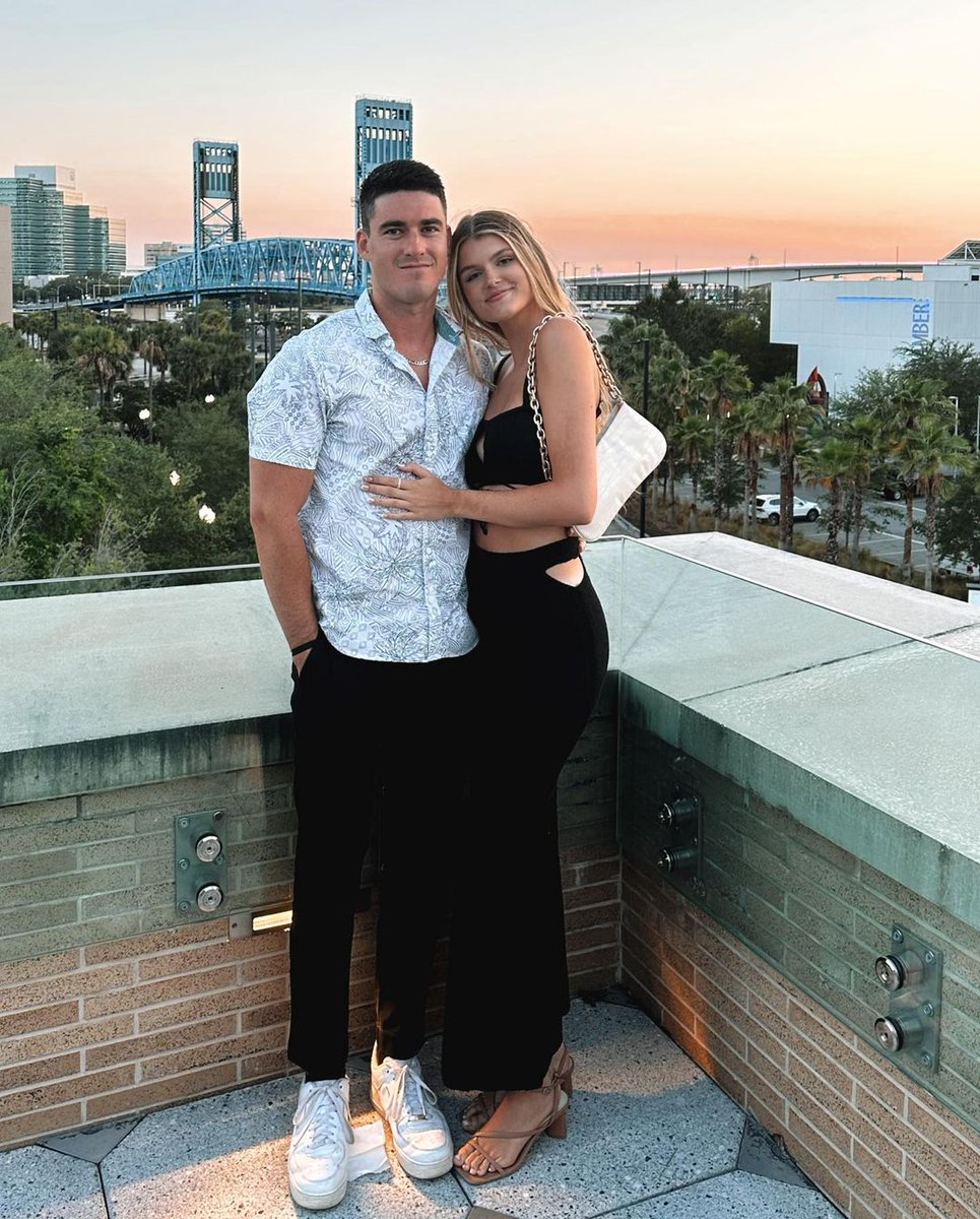 Every good date night deserves a beautiful view.  🥂