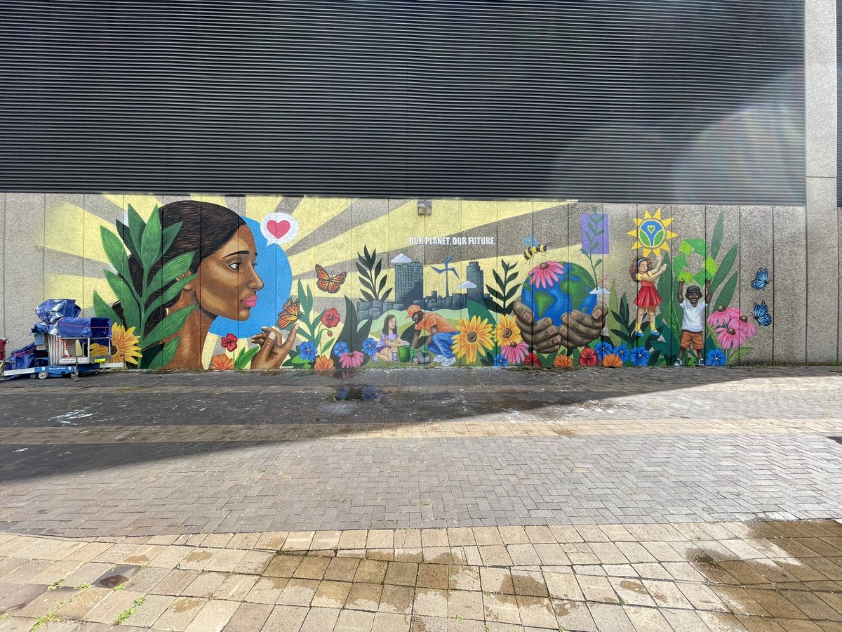 johnremra's tweet photo. It was so great to see this mural unveiled today, which was a community effort to beautify downtown Worcester and keep its streets and green spaces clean. Thanks to @ATT’s donation, Worcester Green Corp was able to make this project a reality. Check it out at AT&amp;T’s downtown bldg https://t.co/YODHSlcVYv