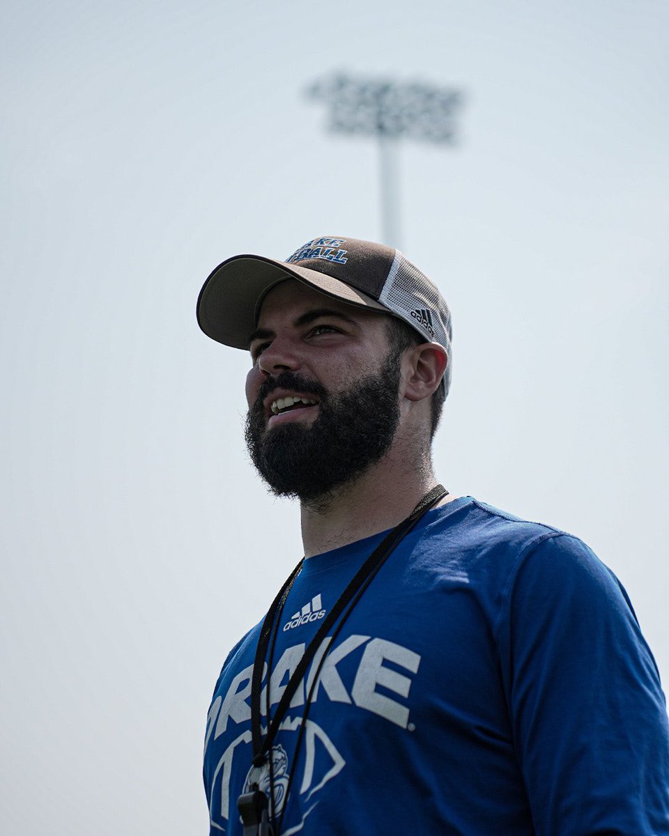 DrakeBulldogsFB's tweet photo. 𝗔 𝗯𝗲𝗮𝘂𝘁𝗶𝗳𝘂𝗹 𝗱𝗮𝘆 𝘁𝗼 𝗽𝗹𝗮𝘆 𝗳𝗼𝗼𝘁𝗯𝗮𝗹𝗹

#BeTheChange 
#DSMHometownTeam https://t.co/jiyfErz7zz