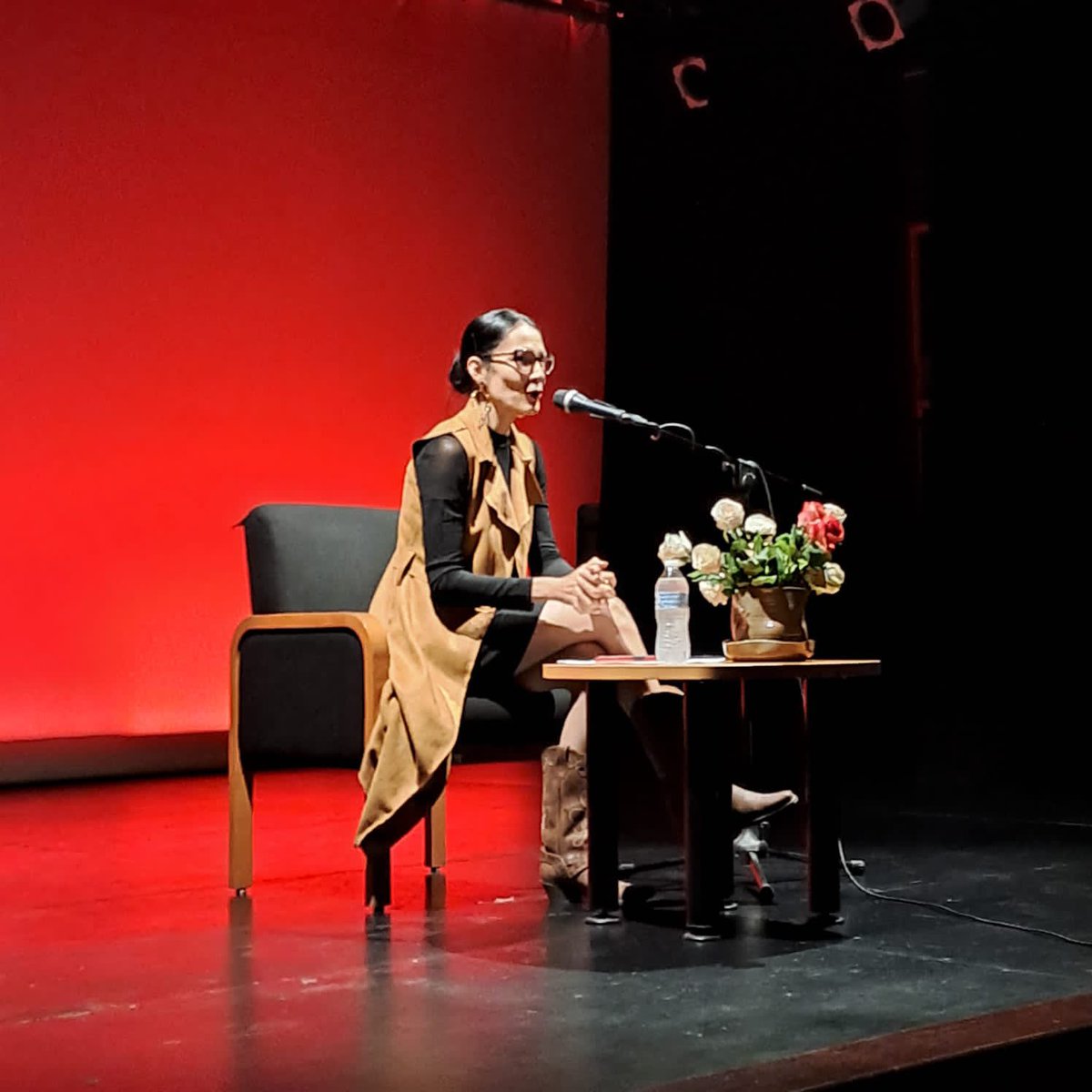 Hoy leyendo, qué placer! Gracias por la invitación <a href="/ExtensionINBAL/">Extensión Cultural INBAL</a> #leoluegoexisto <a href="/UAMAzcOficial/">UAM Azcapotzalco</a>