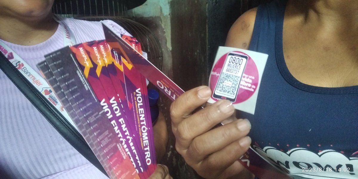 Ofic_Inamujer's tweet photo. #Entérate 🙋🏽‍♀️ Durante el recorrido informativo sobre la Violencia de Género en el sector Dos Pilitas, Parroquia #LaPastora se entregaron folletos informativos de la línea de atención 0800-MUJERES.

#VamosConLasBricoMiles

@NicolasMaduro https://t.co/DzON2tb0dv