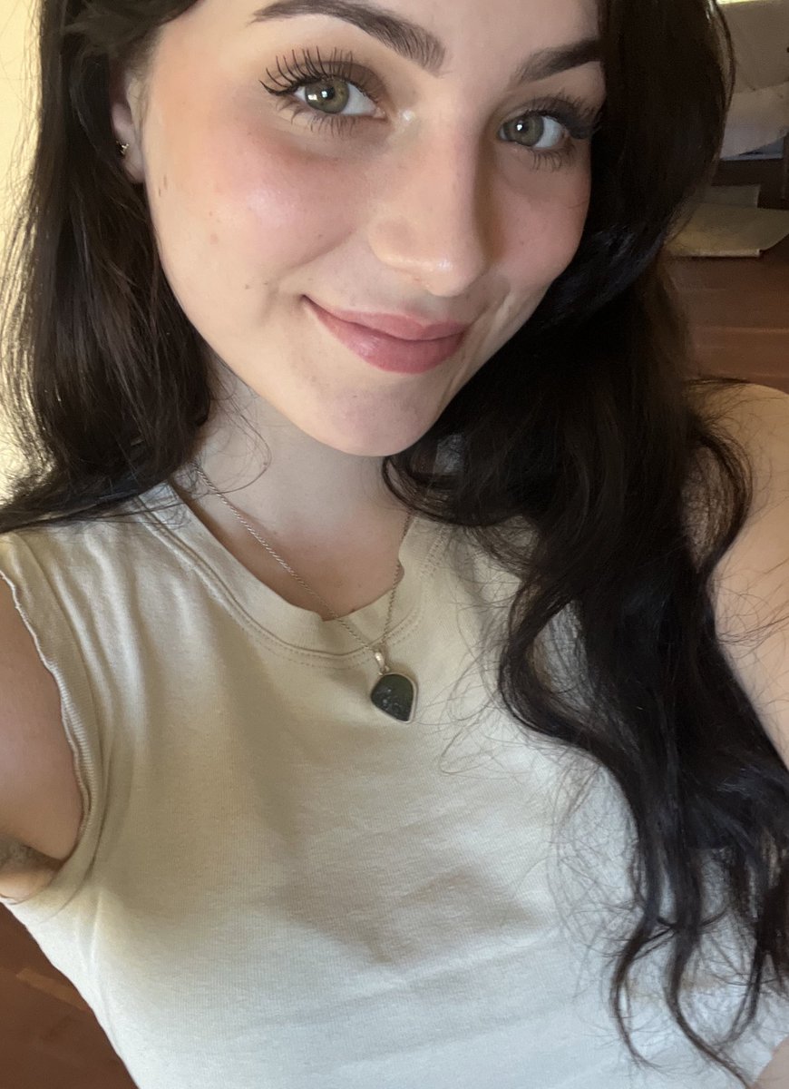 Cryptotea's tweet photo. I’m 21. What’s one thing you wish you knew at my age? https://t.co/teMqnXWhnN