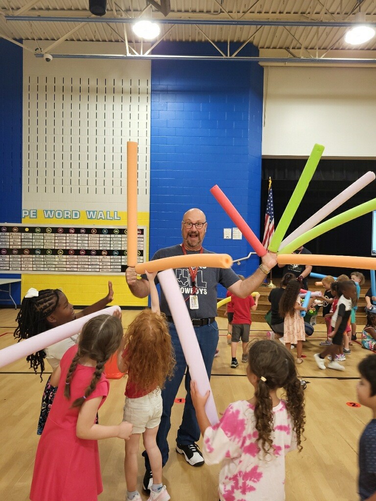clpchoir's tweet photo. Fun in Kinder! @tcgch1 @NateKoeneman #loveCLP https://t.co/GeBBmzttcp