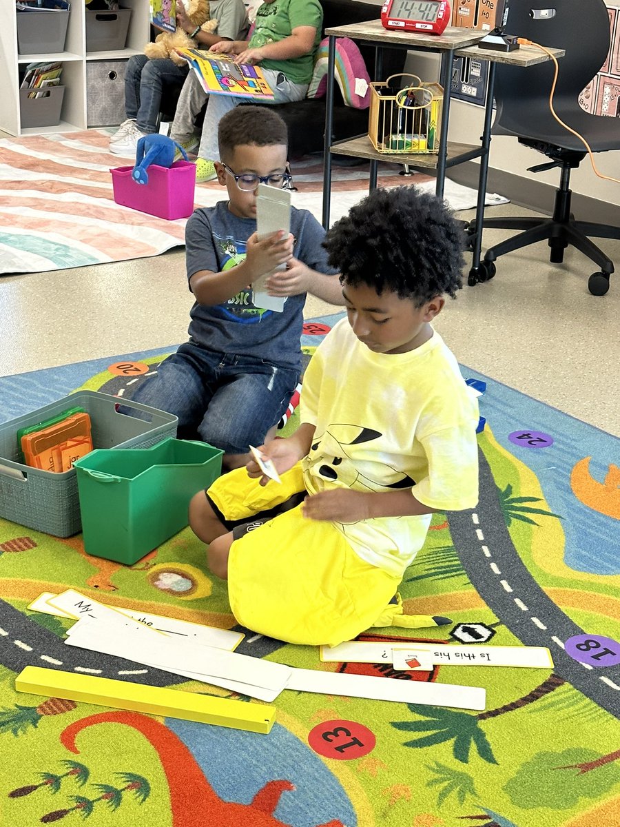 Literacy Workstations! #Firstgrade #peerlearning <a href="/HumbleISD_ACE/">Autumn Creek Elementary</a>