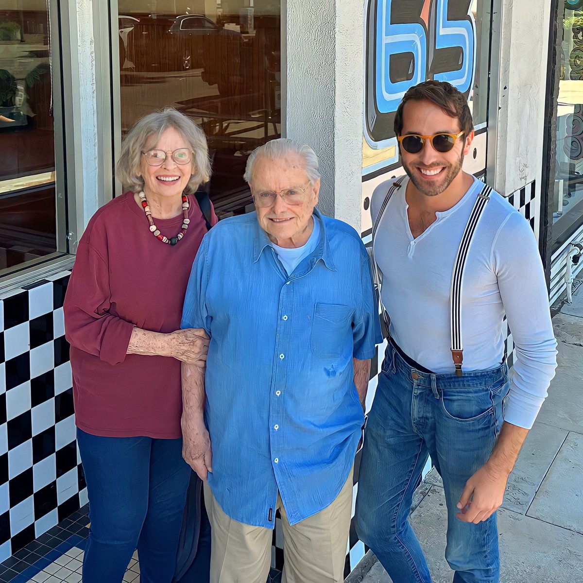 There’s not much that I cherish more than my breakfast hangouts with my dear friends, “Mr. Feeny” actor @MrBillDaniels and his equally talented wife & actor Bonnie Bartlett Daniels. At 96 and 94 years young, Bill & Bonnie continue to bring so much joy to my (boy meets) world. 💙