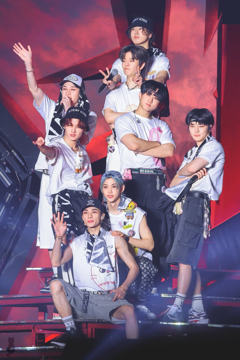 OH MY GOD WE GOT THE HD PICTURE OF THIS BEAUTIFUL MOMENT