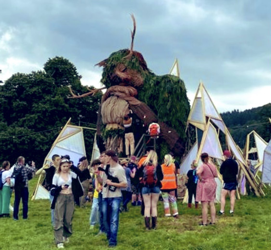 BigHandBrewing's tweet photo. If you are heading to the @GreenManFest this weekend make sure you enjoy a Big Hand! π» β
#greenmanfestival #greenmanfest #greenman23 #crickhowell #wales #lovebeer #music https://t.co/JAs0WWo1yZ