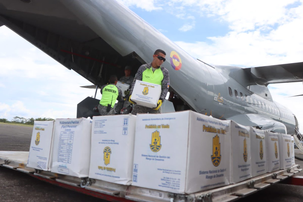 FuerzaAereaCol's tweet photo. #EnDesarrollo| Más de 4500 kilos de ayudas humanitarias llegaron en la aeronave C-295 de su @FuerzaAereaCol a la Base Aérea de Apiay para ser entregadas en El Calvario = Meta, municipio afectado por los eventos sísmicos de ayer.

@UNGRD
#CATAM
#CACOM2
#ProtegemosLaVida https://t.co/hymXYebW6x