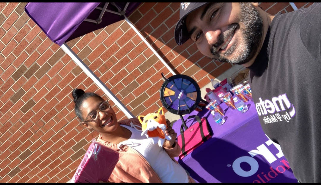 More lucky winners at our Grand River Ave <a href="/MetroByTMobile/">Metro by T-Mobile</a> #CustomerAppreciation Event!! Stop by and #Spin2WIN!! While you are there, ask about NADA YADA YADA...NO Contract, NO Price Hikes &amp; NO Hassles!! #EverybodyLovesRay <a href="/WinstonAwadzi/">Winston Awadzi</a> <a href="/ShelleyMarsh30/">Shelley Marsh</a> <a href="/JoshFowler2012/">Josh Fowler</a> <a href="/b_barkoff/">B. Barkoff</a>