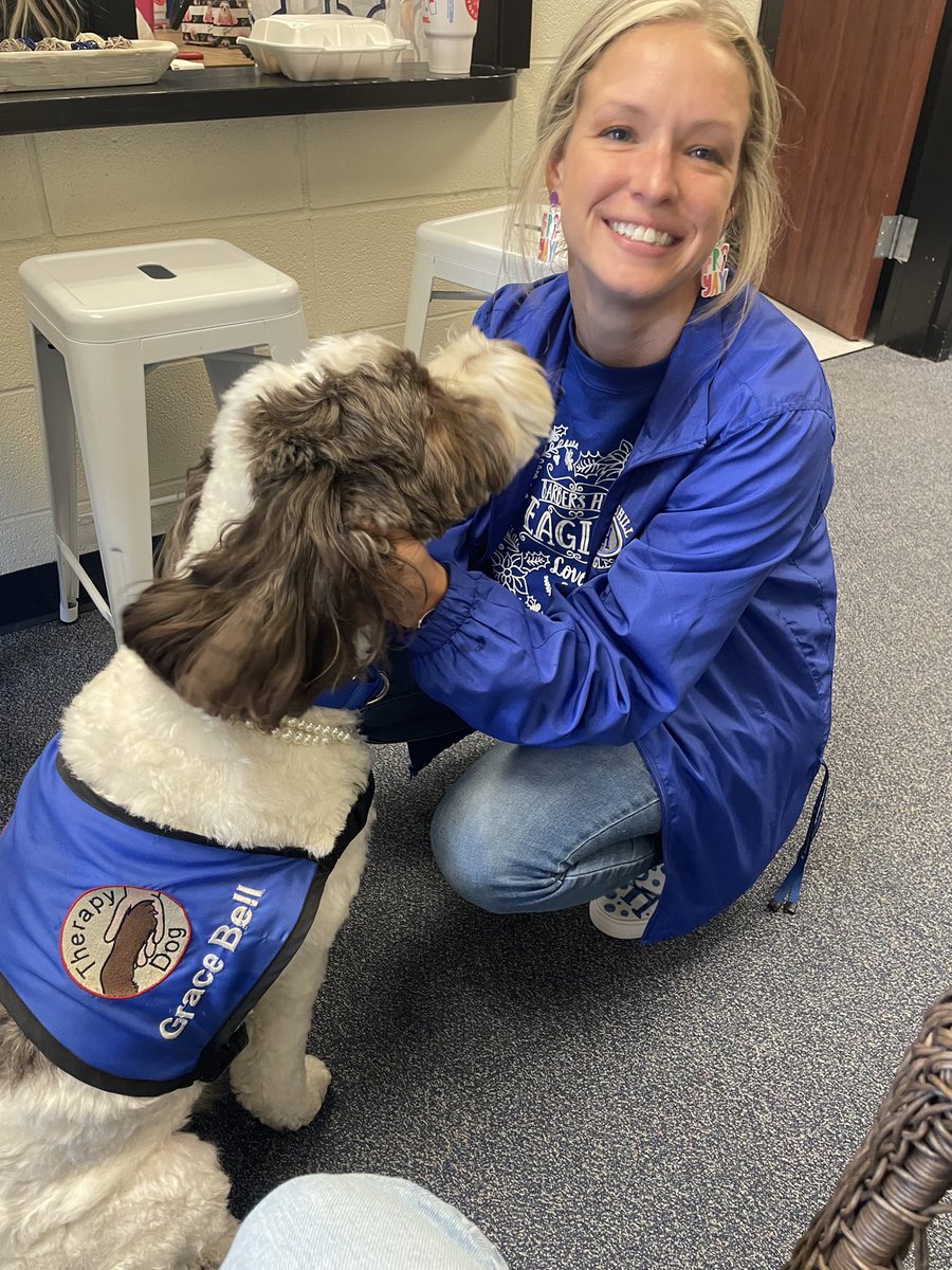 BarbersHillMSN's tweet photo. Fridays are for “Grace” at MSN. Our students and staff were introduced to our therapy support dog, Grace Bell today. 💙🐶💙 https://t.co/XiORZGklFp