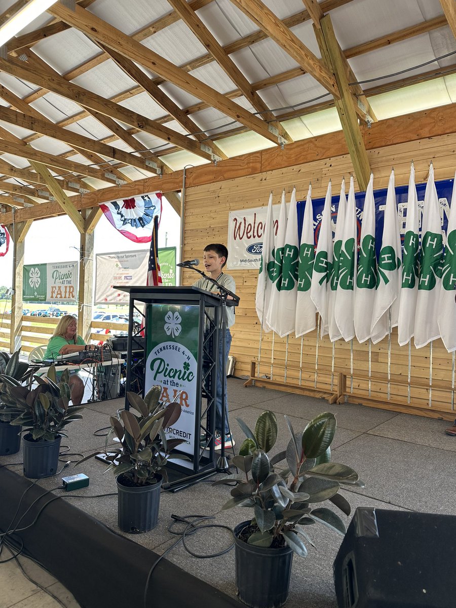 TNFarmBureau's tweet photo. We’re proud to be at the @Tennessee4H Picnic at the @TNStateFair! Always love supporting these young people, but especially supporting this event that is sending 4-Hers to 4-H camp every year. Beautiful weather and a great speaker in @NC5_LelanStatom!

#TNFarmBureau | #4HProud https://t.co/KLxpJXy7Ul
