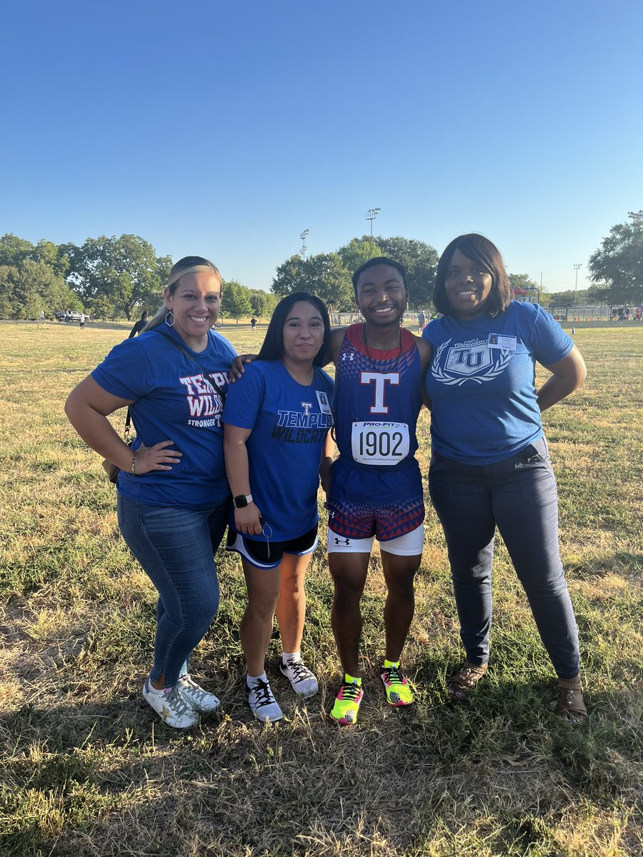CeceSimmons406's tweet photo. @OttTempleISD @TempleISD 
Shout out to https://t.co/FnntVXGQP1 and Mrs.Howard for coming out to support the cross country team 
#TheExperience https://t.co/RlhWwd1czZ