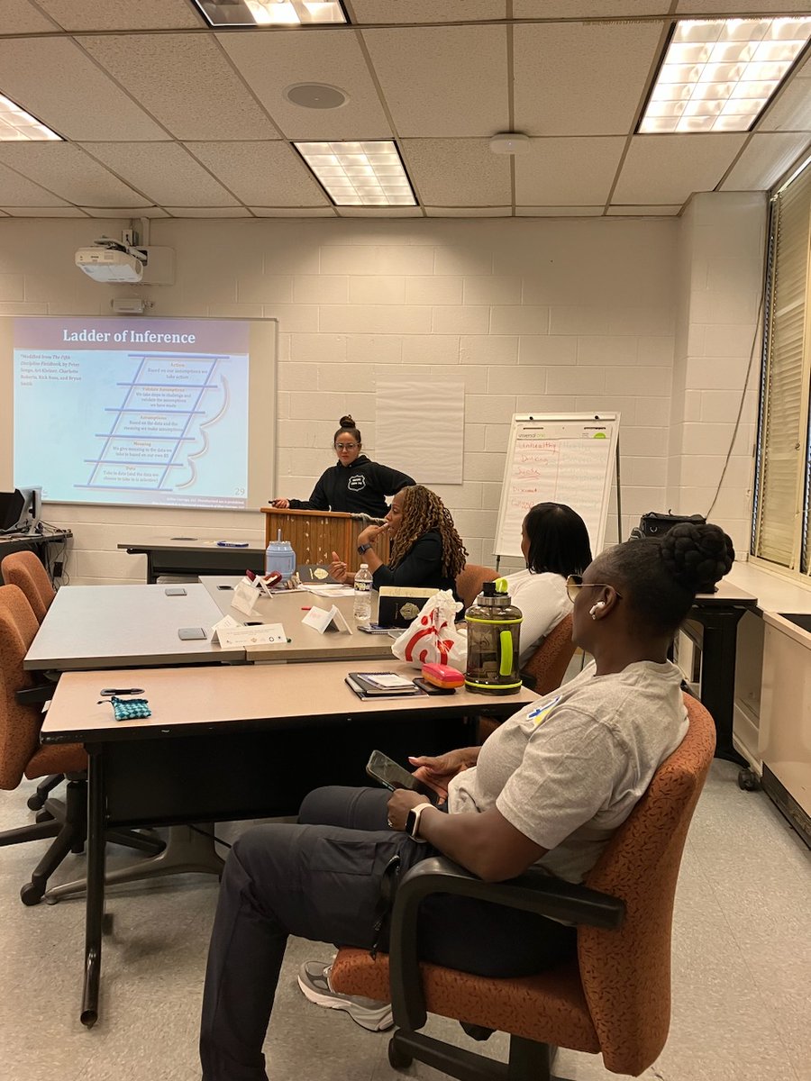 bluecourage's tweet photo. Howard, Dave & Lt. Valerie Patete wrap up the 2nd class this week for Metro PD, Wash. DC. The Lt is doing great- facilitating & leading discussions - putting in the work to learn & grow! Engagement & participation has been amazing!
#bluecourage #LEleadership #MPDDC #Motorola https://t.co/jCOc77m91P