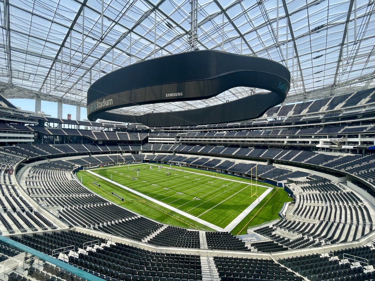 ZachCohenFB's tweet photo. @fashion_nfl The best modern building I’ve ever stepped foot in https://t.co/d1gmS18GHV