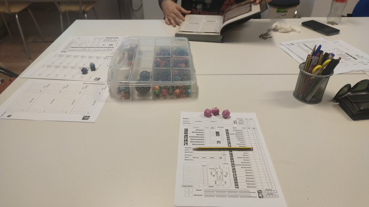 nGuilTy2's tweet photo. Un poquito de rol #ConanRPG https://t.co/4Ol89iUsja