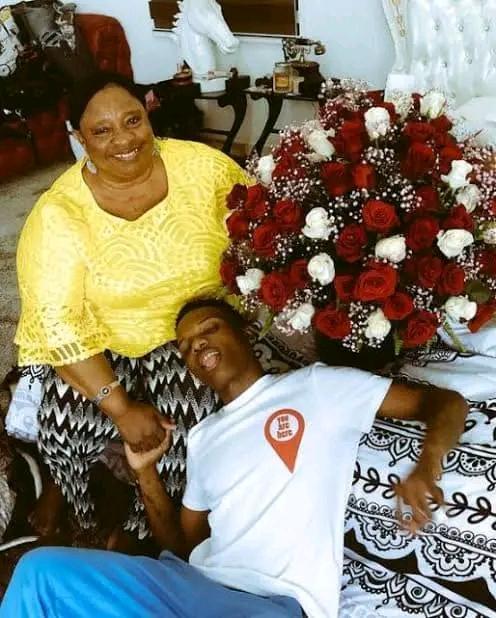 naija002's tweet photo. This is so sad 😭😭
Wizkid's mother passes away 🕊️

Sadly reports Wizkid, has lost his mother.
May her soul rest in peace 💜
@wizkidayo https://t.co/wP4Qh1rYwp