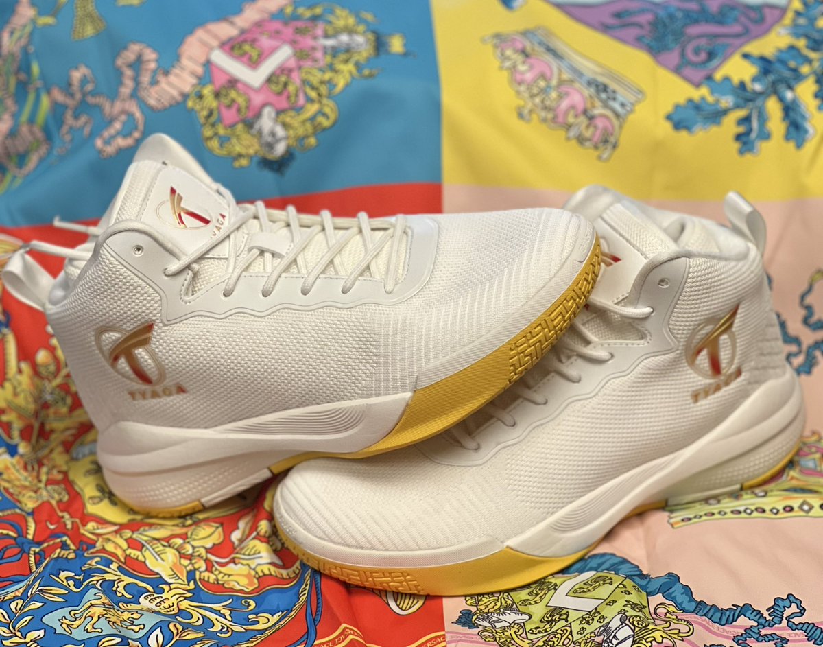 Tyaga_Inc's tweet photo. When life gives you lemons, you make lemonade. When @Tyaga_Inc gives you shoes, you make buckets. #basketball #tyaga #tyagatakeover #okc #kicks https://t.co/VGxj0DBiFS