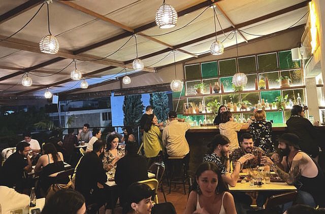 Ok. Hagamos un hilo para quienes buscamos bares sin televisiones …
Comenzamos con <a href="/AguitaMezcal/">AGÜITA</a>