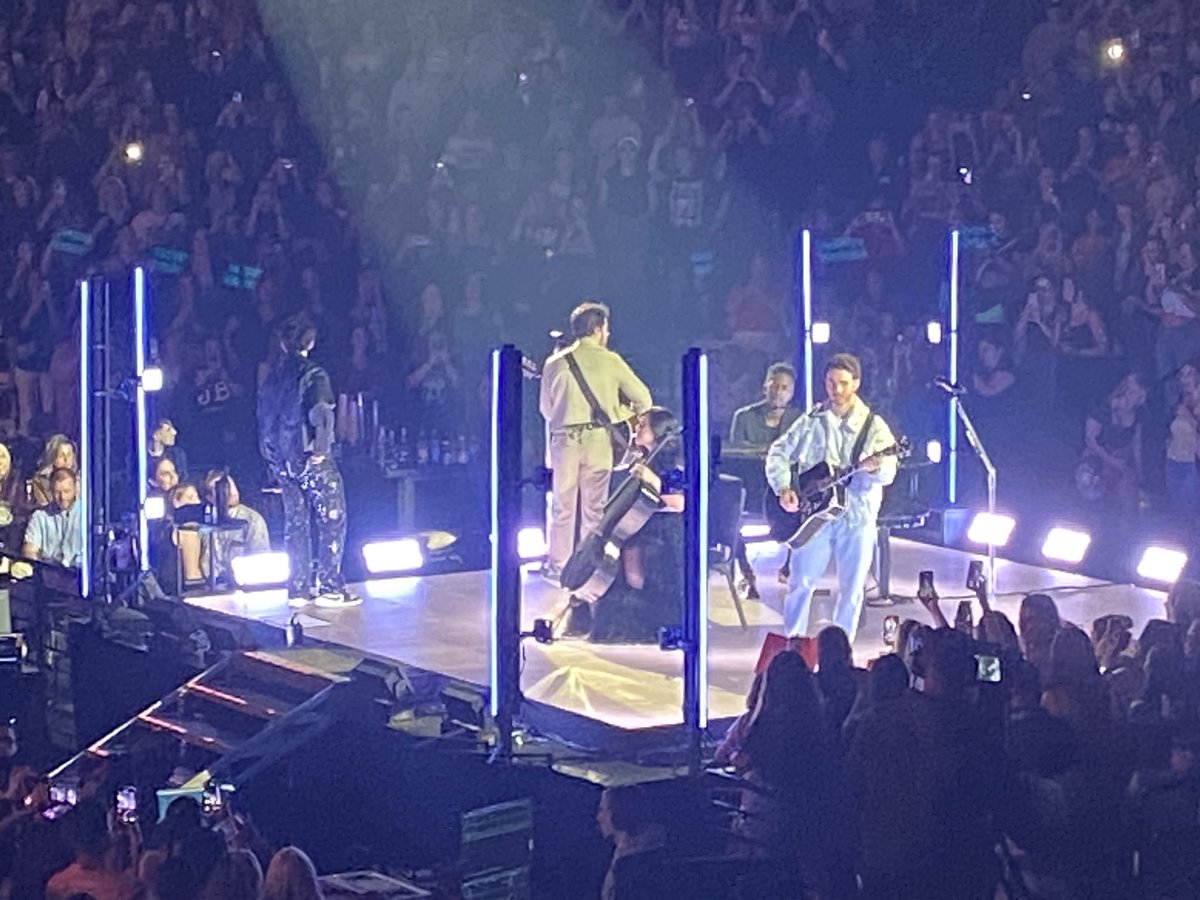 Megan_Cole19's tweet photo. Last night I saw the Jonas Brothers for the first time and WOW! The guys, their band and the crew definitely knew how to put on a show! Thank you for such a great experience guys! ❤️ I hope to see you again! #JonasBrothers #THETOUR https://t.co/nB21X2rQgV