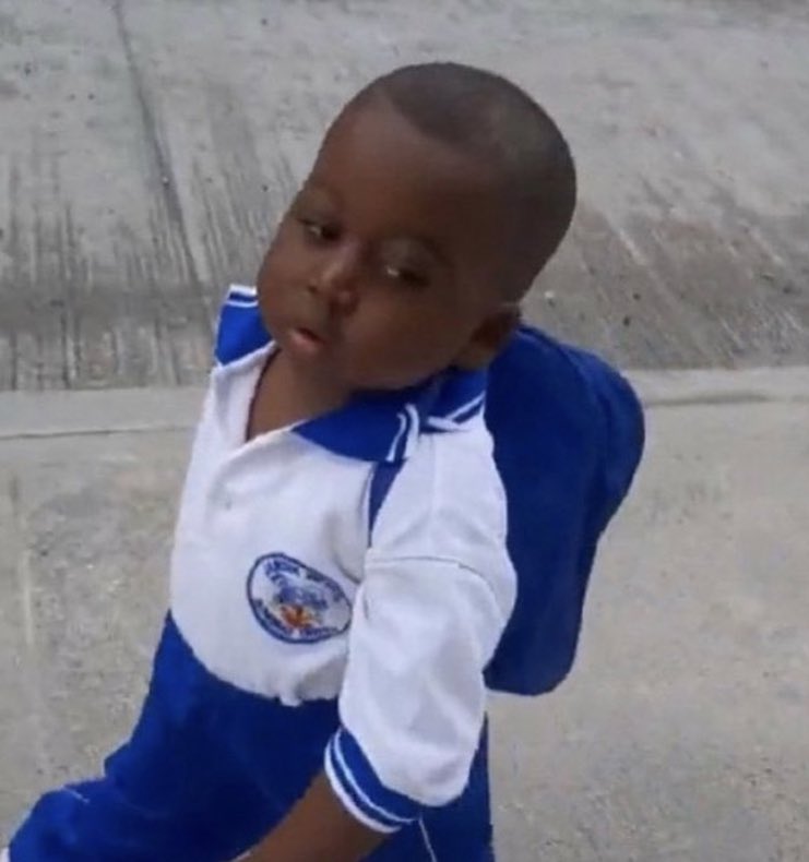 Yo viendo mi outfit cada vez q paso por un espejo