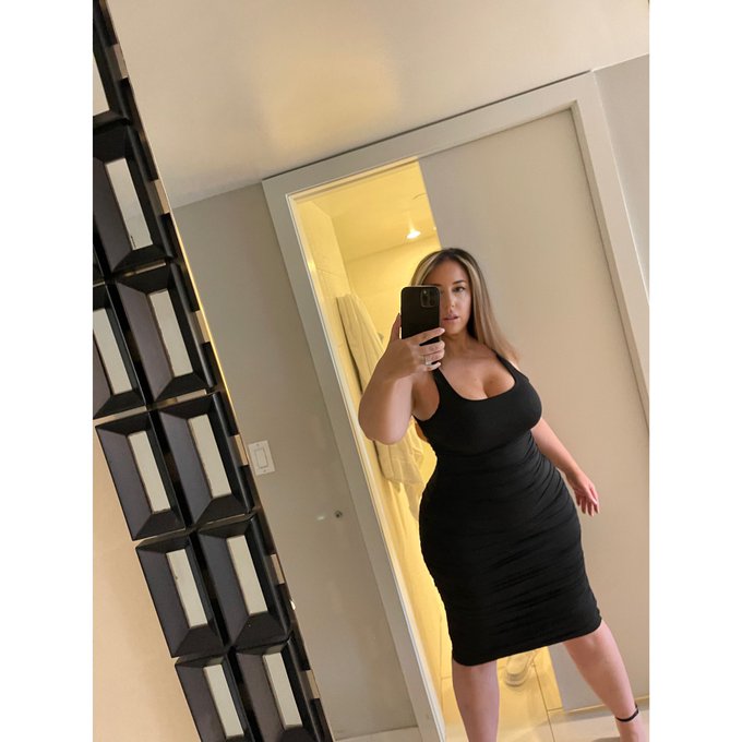 Some rando told me I was &ldquo;too funny to post pics of my body&rdquo; on Instagram. Hello IG is just pics. So<a href="/tag/americasgame"class="tags"><span>#americasgame</span></a>