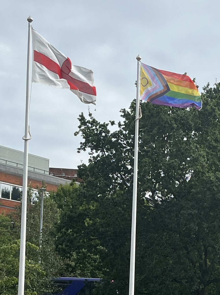 HertsmereBC's tweet photo. What a weekend lies ahead 😃🌈 We are proud to be a sponsor of @HertsPRIDE tomorrow and will be cheering on the England footballers on Sunday morning - and are flying both flags with pride outside our Civic Offices 😃 #EnglandLionesses #HertsPride https://t.co/50LlizG8Th