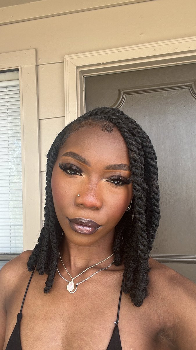 destynedevyne's tweet photo. 🖤 https://t.co/ymvMiQSScb