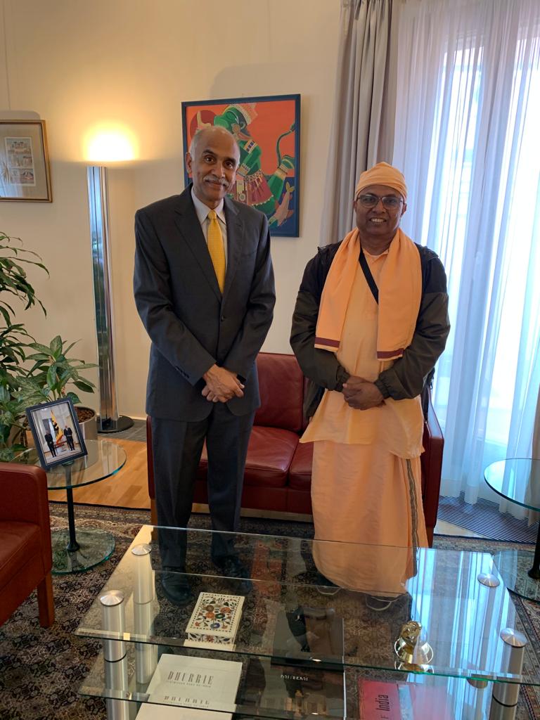 #AmbHarishParvathaneni met with Swami Baneshananda President of Vedanta Society of Germany and discussed the work done by the organisation in promoting greater understanding of 🇮🇳 culture in 🇩🇪 and people2people ties.