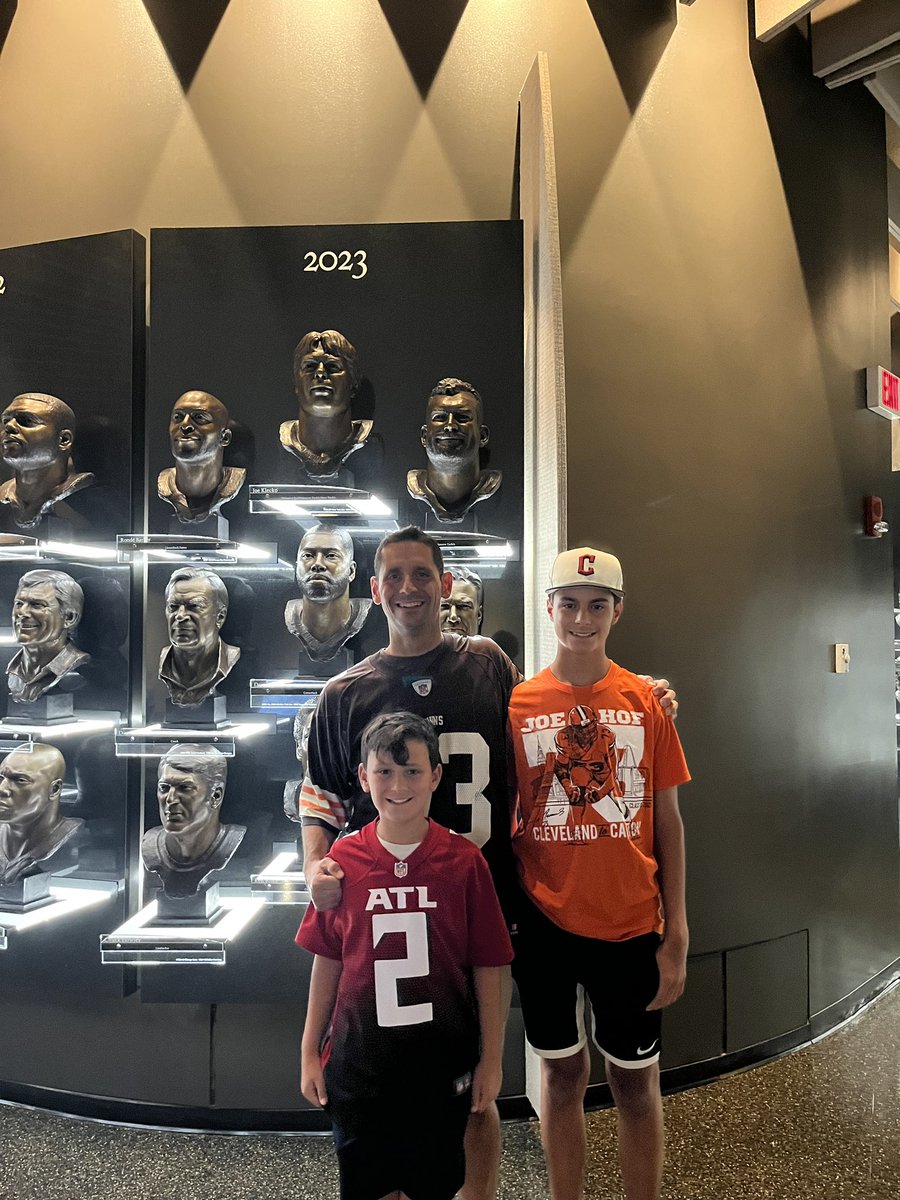 JuliaKleppel's tweet photo. All our big guy wanted to do for his 13th birthday was to go to the HOF to see Joe Thomas! 🏈🏈🏈 @joethomas73 @Browns @CleveFan76 https://t.co/qmMiozcSG8