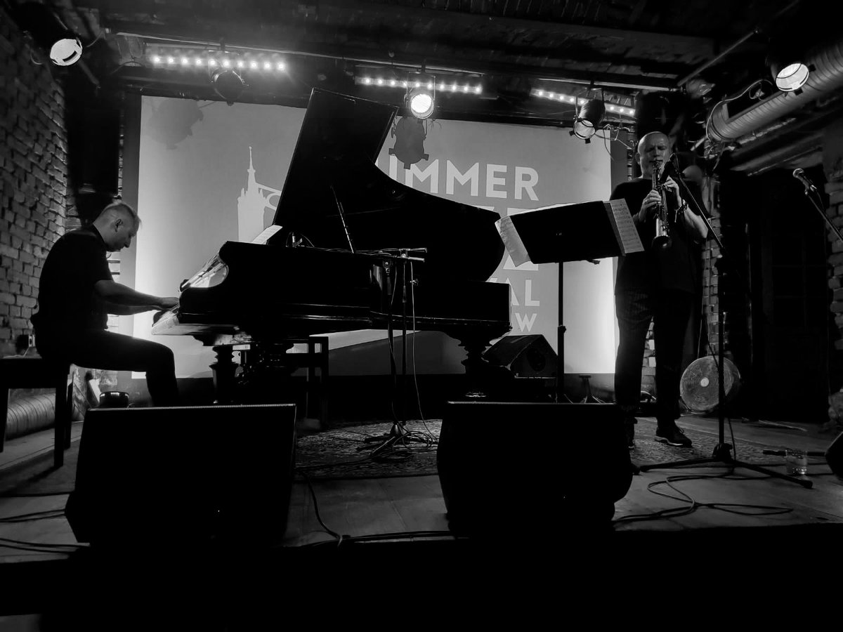 PWMedition's tweet photo. Właśnie w krakowskim klubie #Alchemia wybrzmiał koncert promujący album SZYMANOWSKI / X-RAY OD #ANAKLASIS na winylu
👏🏻 Dominik #Wania i Adam #Pierończyk! https://t.co/tYis6LF4Xl