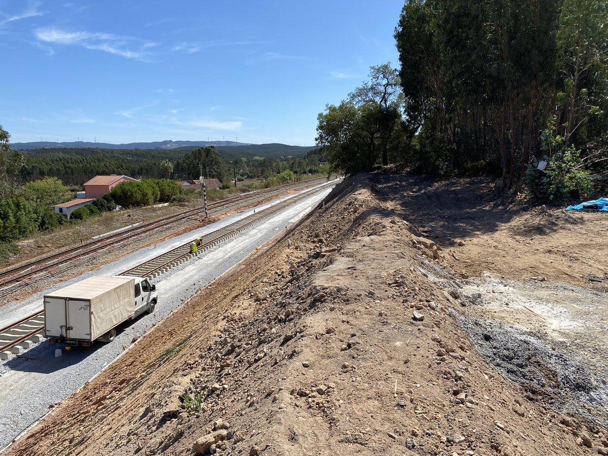 pmmrcosta's tweet image. Electrificação e requalificação da linha do Oeste.
Troço Ramalhal - Outeiro.
#linhadooeste #ferrovia #comboios #caminhosdeferro