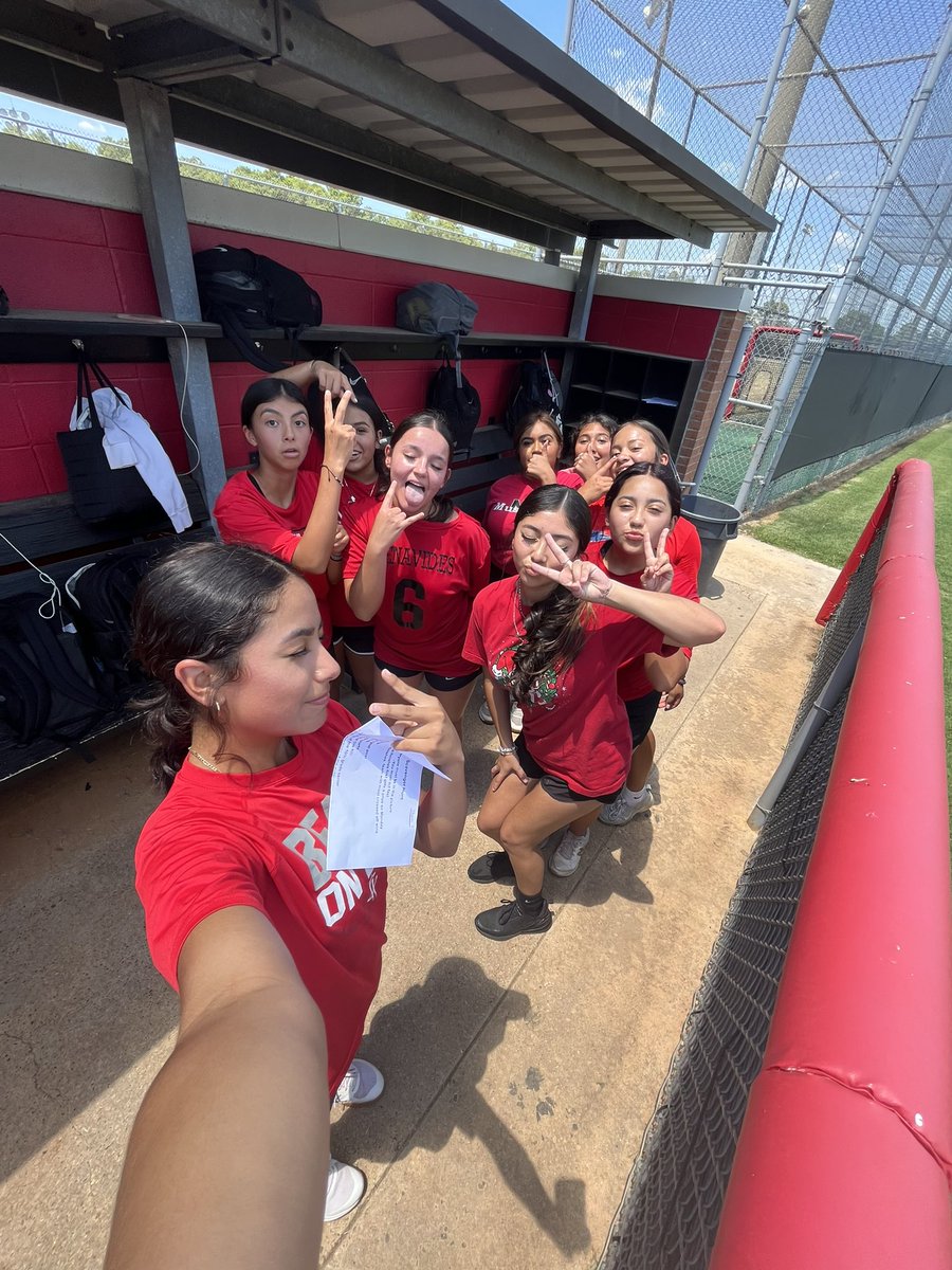 NorthShoreSB's tweet photo. Had a great first week of workouts so today we hunt! Team bonding scavenger hunt was a success!! https://t.co/hjmlZhtHF6