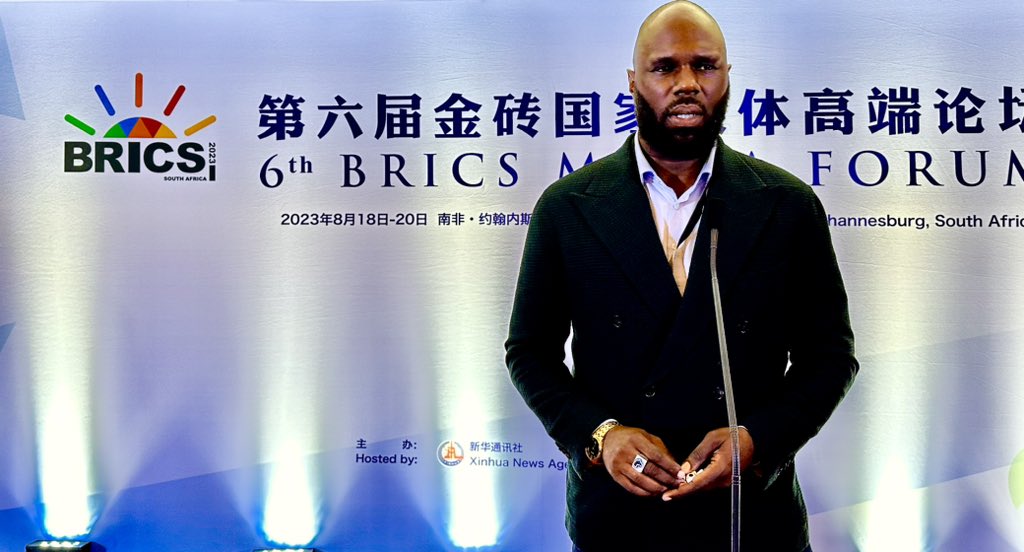 Les BRICS sont une opportunité historique de mettre fin à l’hégémonie occidentale . Une opportunité unique pour le Sud global de créer un autre système politique , monétaire , multipolaire . Les derniers seront les premiers .
Ici au BRICS MÉDIA FORUM.