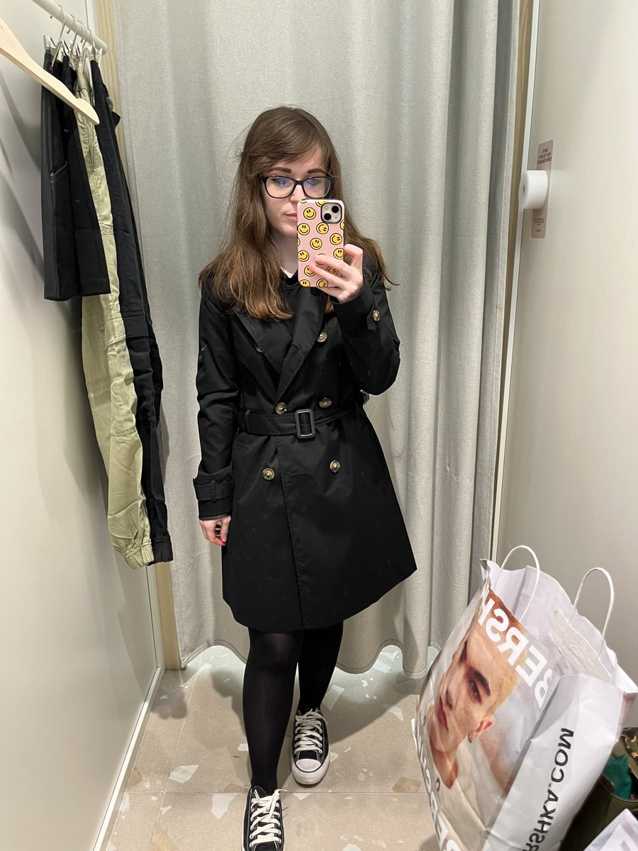 jess_vro's tweet photo. Call me Miss @YardActBand cos I just bought a trench coat https://t.co/VgV98yIzHe