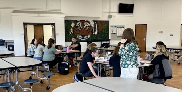 MtStateESC's tweet photo. Amy Stewart and Tammy Stowers presented High-leverage strategies for ELA teachers through an artificial intelligence lens today. #elateachers #strategies https://t.co/VXxx0NAP4g