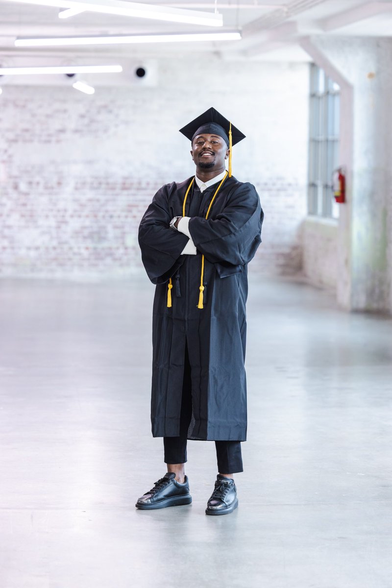 LynchCapone's tweet photo. 👨🏾‍🎓signing OUT https://t.co/lNNY7Sex0V