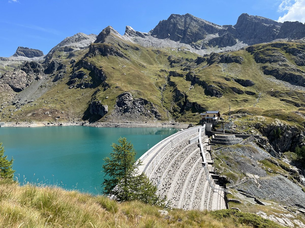Meglio di una infinity pool - Lago Gabiet (2377 m)- Val d’Aosta