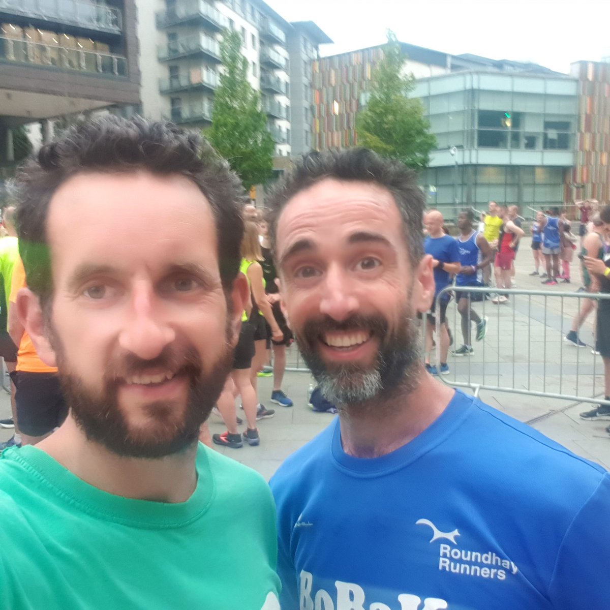 Great craic at tonight's @LeedsDock annual charity relay race: big turn-out + very good vibes. Many thanks to all the organisers + partners, incl @recoveryrunner7 @ActiveLeeds @RunLeeds + @Leeds_City_Ctr. (+ always nice to see my @LeedsGreenParty doppelganger @BobakChampion. 🙂)