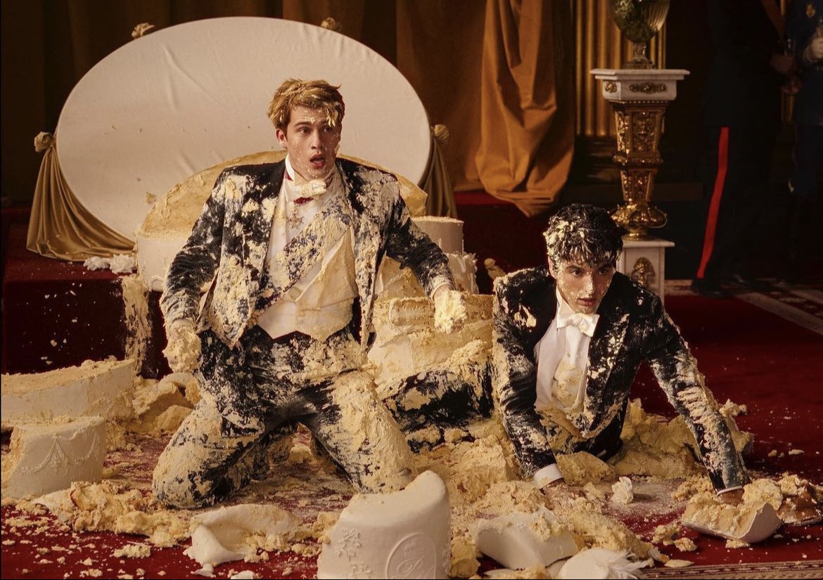 darcystrumpet's tweet image. #cakegate!