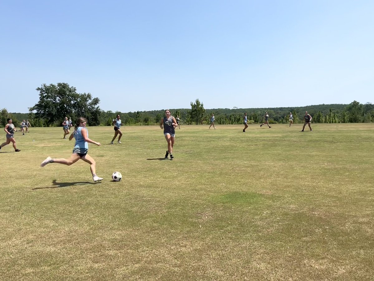 Today was a good day! Short, quick fitness and played 11 v 11
#dmgb