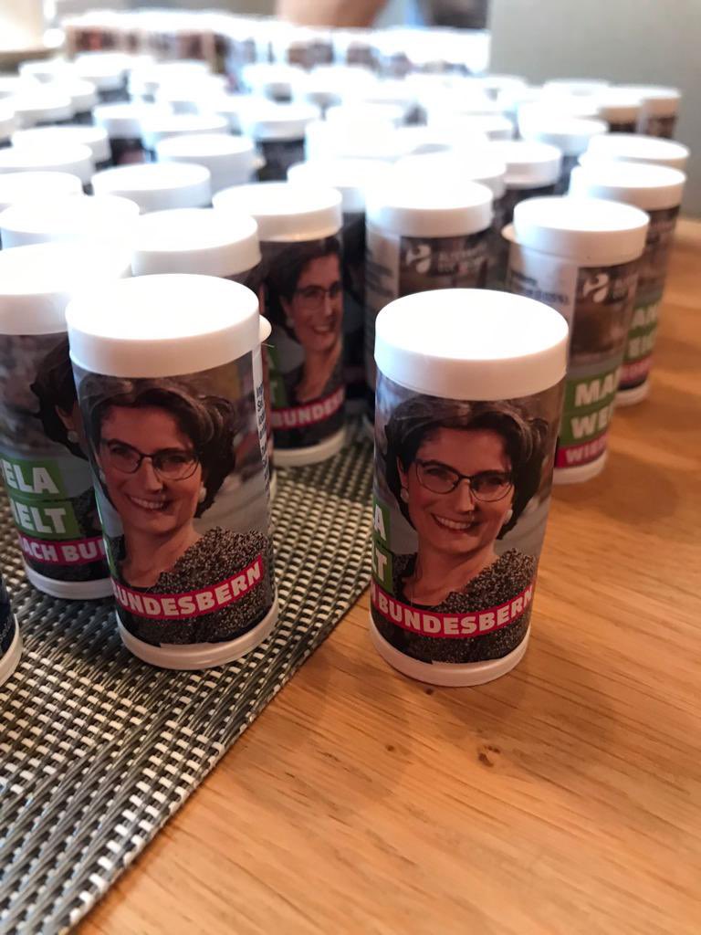 ManuelaWeichelt's tweet image. Die @AlternativeZG sind das Salz in der Suppe. Wählen Sie die Liste 1 in den Nationalrat.

@GrueneCH 

#WirundJetzt #Klimawahl2023 #voteCH #CHvote #zusammenfürsklima #Klima #Politik #Schweiz #SwissPolitics #gruene #parlch